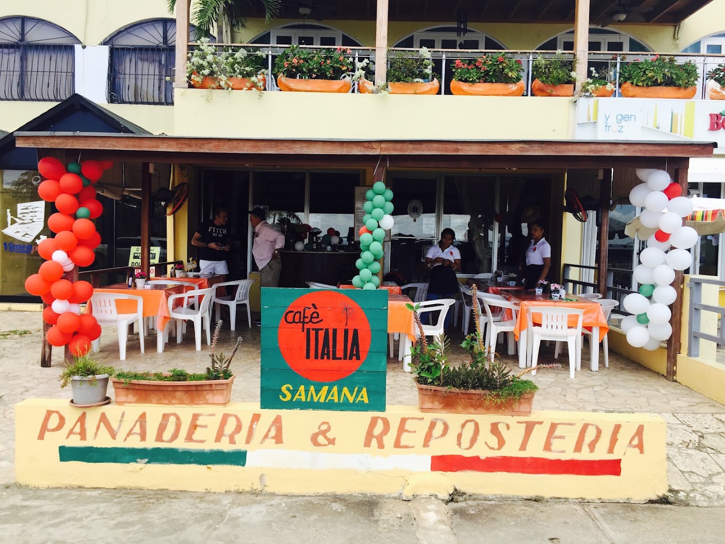 Cafe Italia: clear view of venue exterior