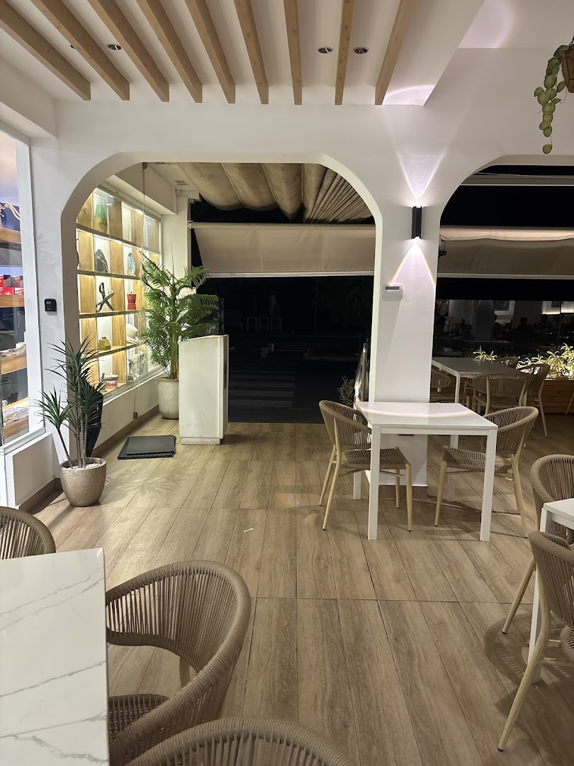 Santorino: clear, inviting restaurant interior shot