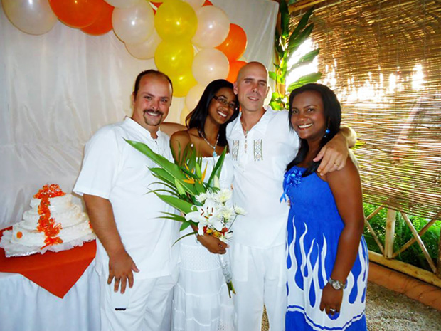 Tierra y Mar: happy guests at the venue