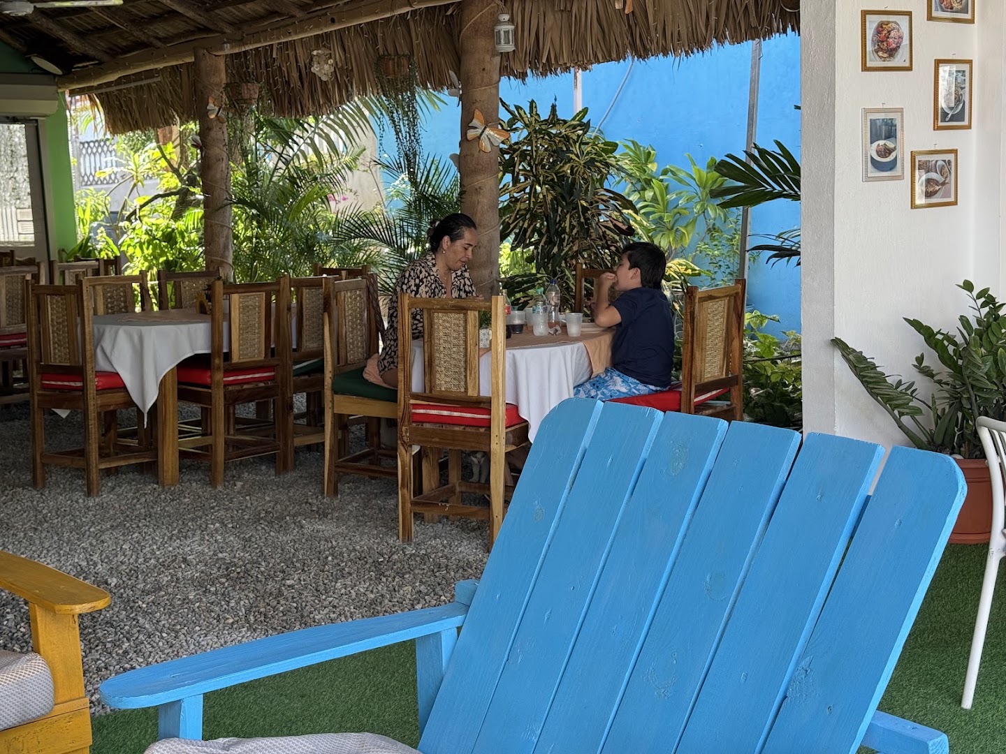 Tierra y Mar: inviting atmosphere and clear composition
