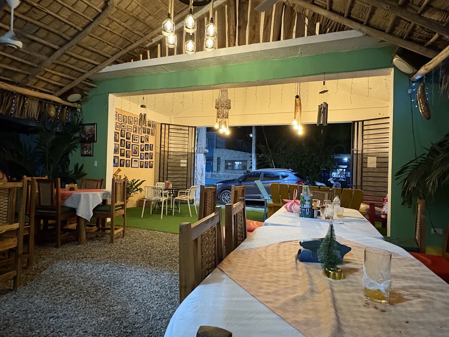 Tierra y Mar: inviting restaurant interior atmosphere