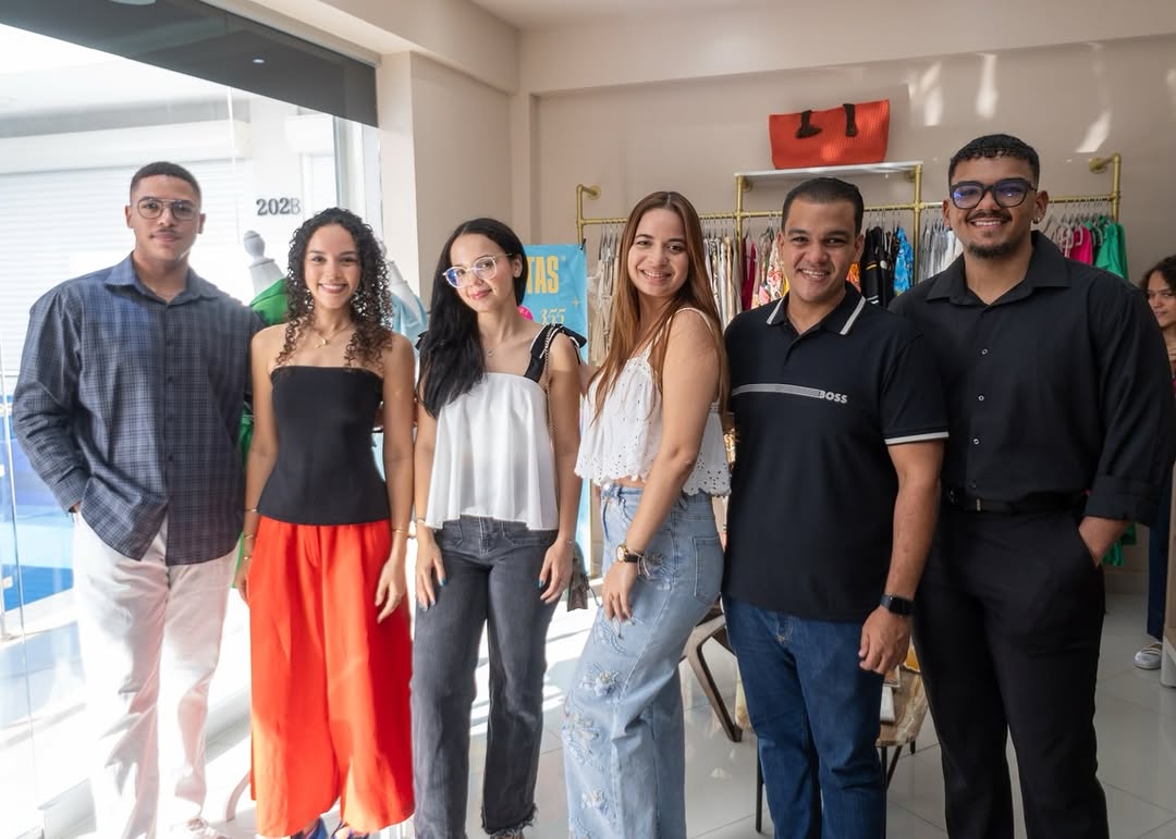 ASPCT: professional photo of shop team