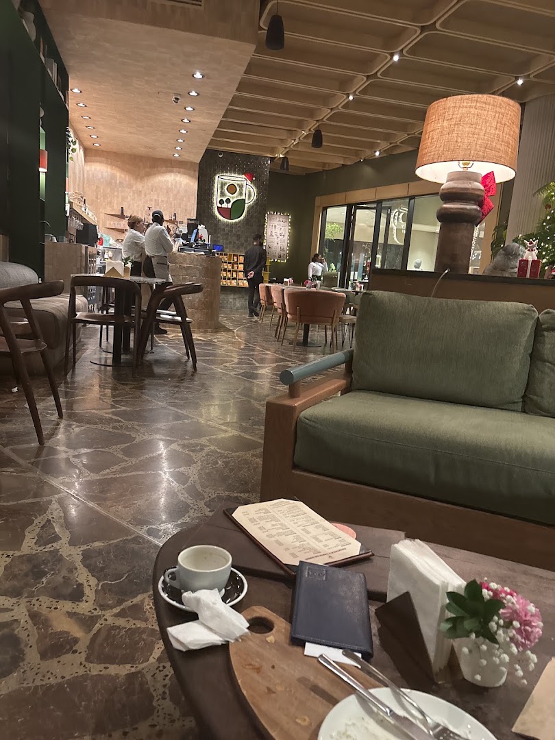 Calcalí Coffee: inviting cafe interior atmosphere