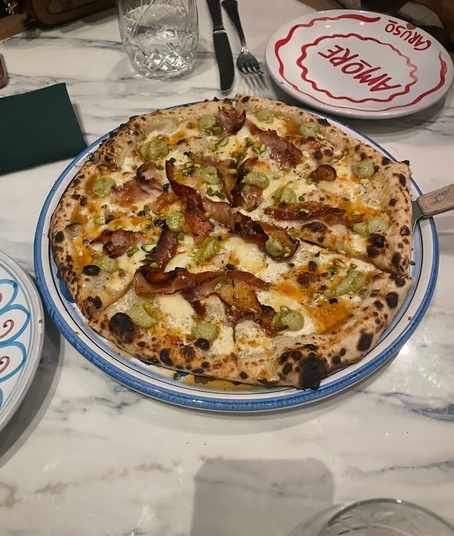 Caruso: appetizing photo of restaurant food