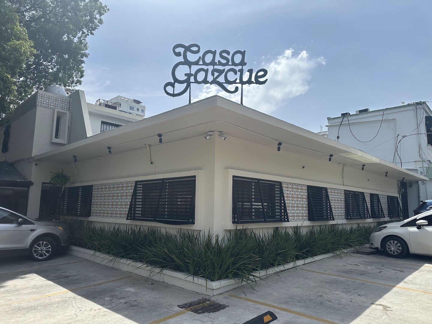Casa Gazcue: clear exterior shot of venue
