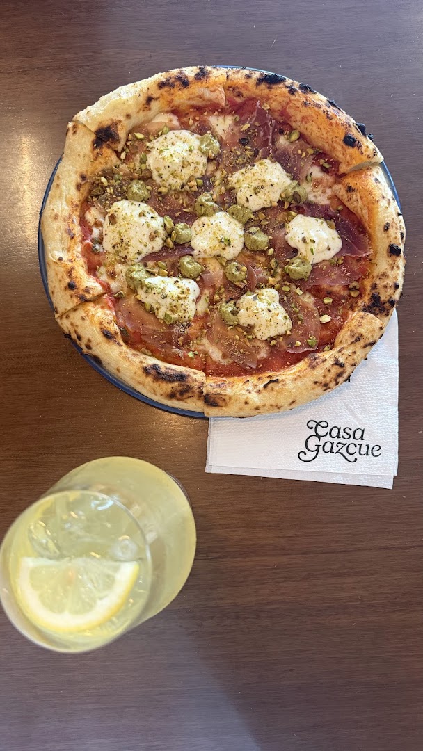 Casa Gazcue: appetizing food photo with branding