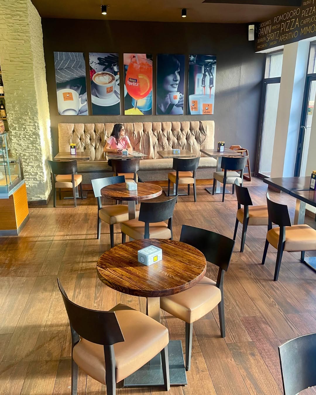 Ciao Caffetteria: clear, inviting interior atmosphere