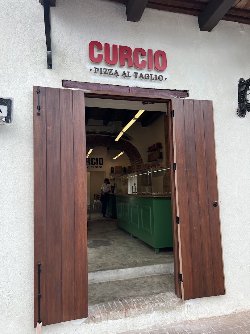 Curcio Pizza al Taglio: clear, inviting view of entrance