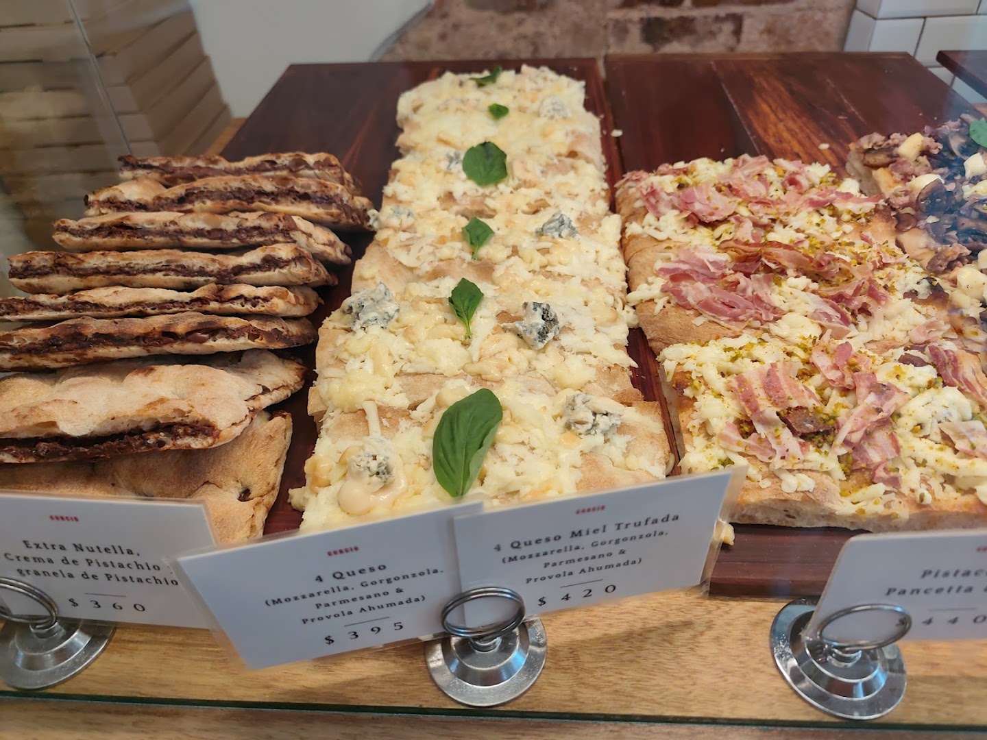 Curcio Pizza al Taglio: appetizing display of fresh pizza