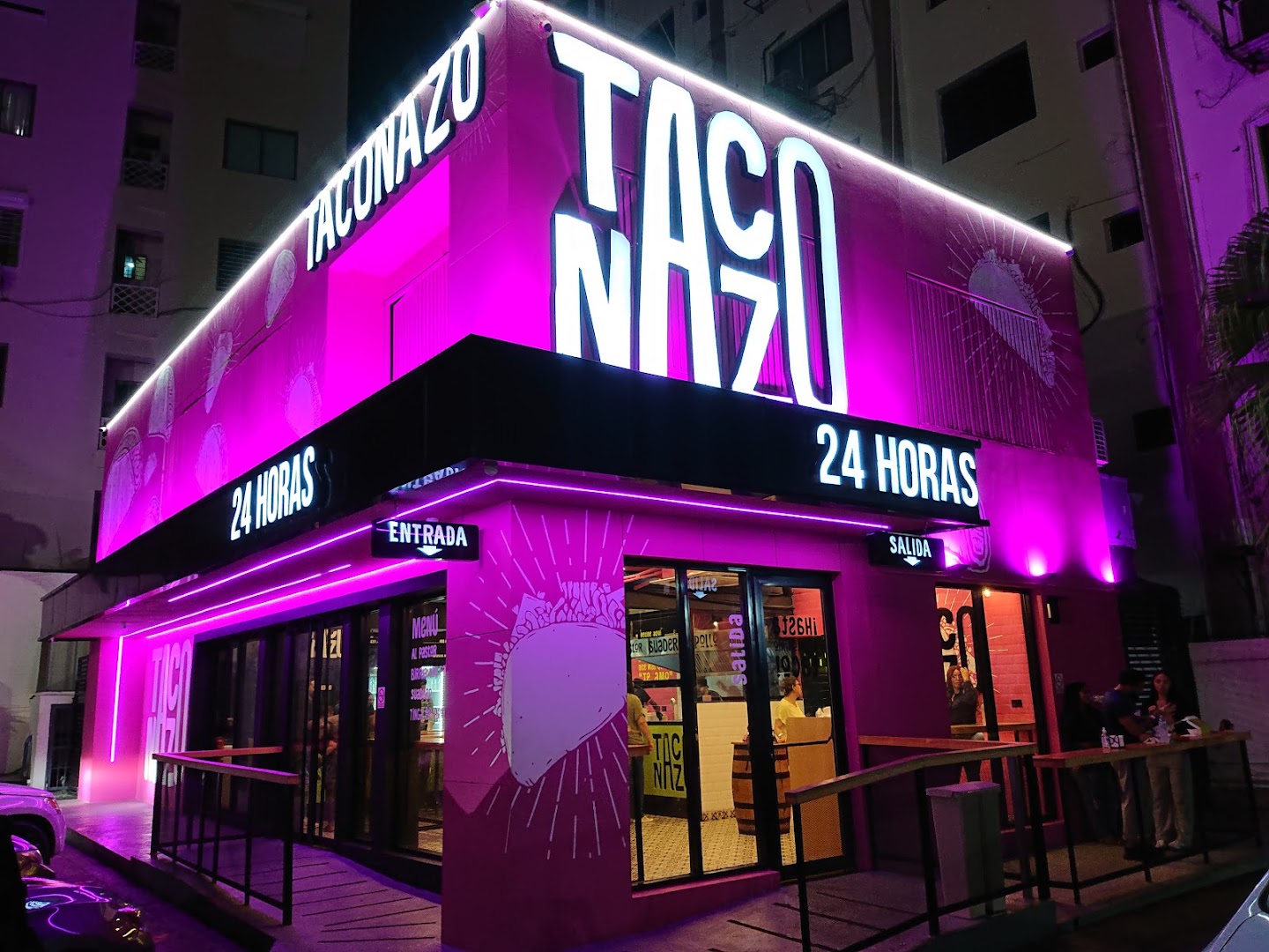 El Taconazo: clear, vibrant exterior night shot