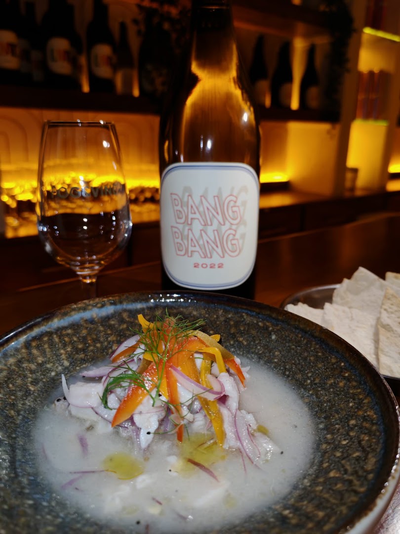 Fog & Vine: appetizing food and drink presentation