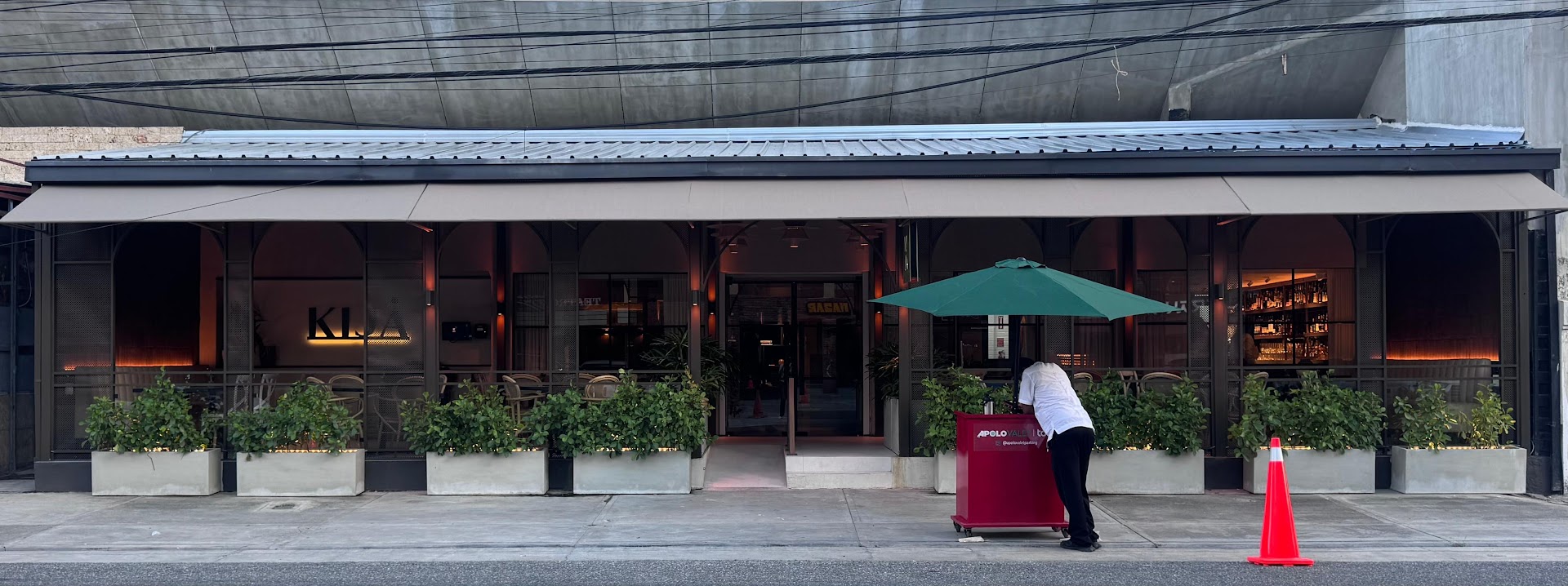 Kijá: clear, professional exterior restaurant shot