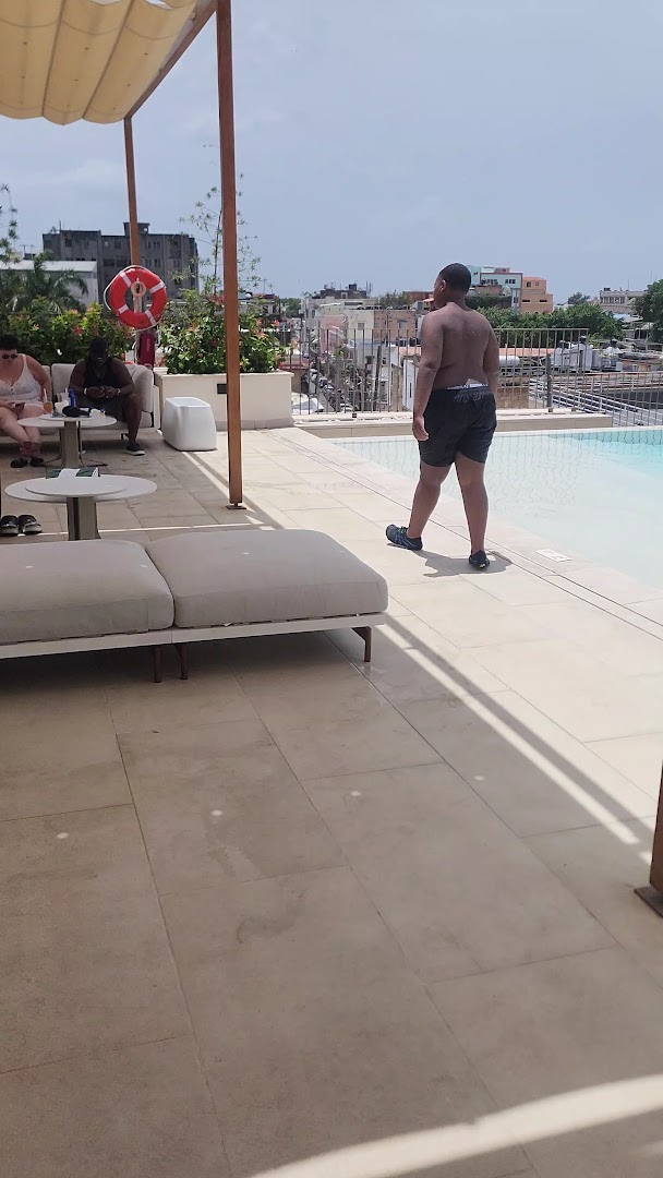 Kimpton Las Mercedes: hotel pool and terrace