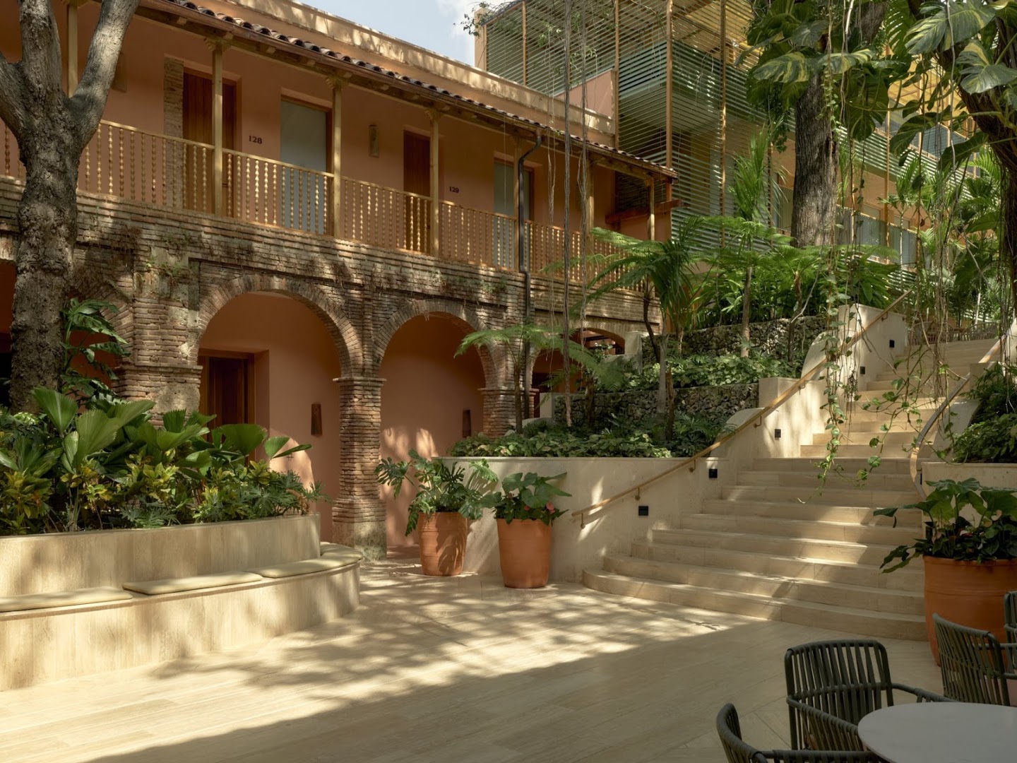 Kimpton Las Mercedes: beautiful professional hotel courtyard shot