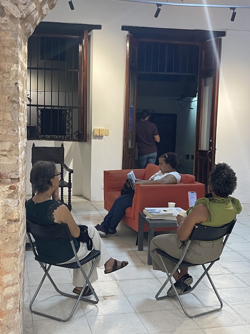 Librería Anticanon de Autoras Dominicanas: inviting shop atmosphere