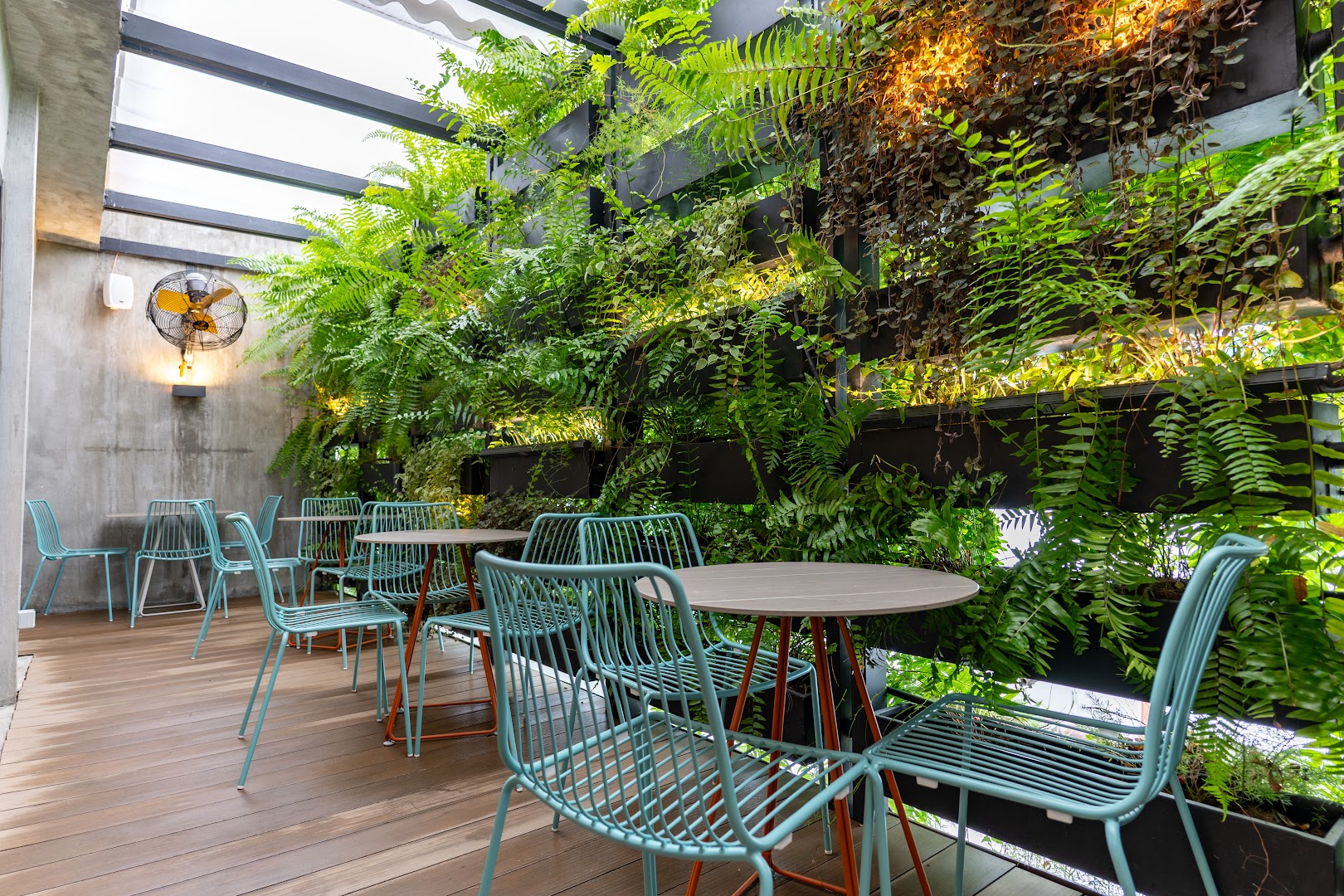 Petit Comité: attractive, high-quality venue atmosphere photo