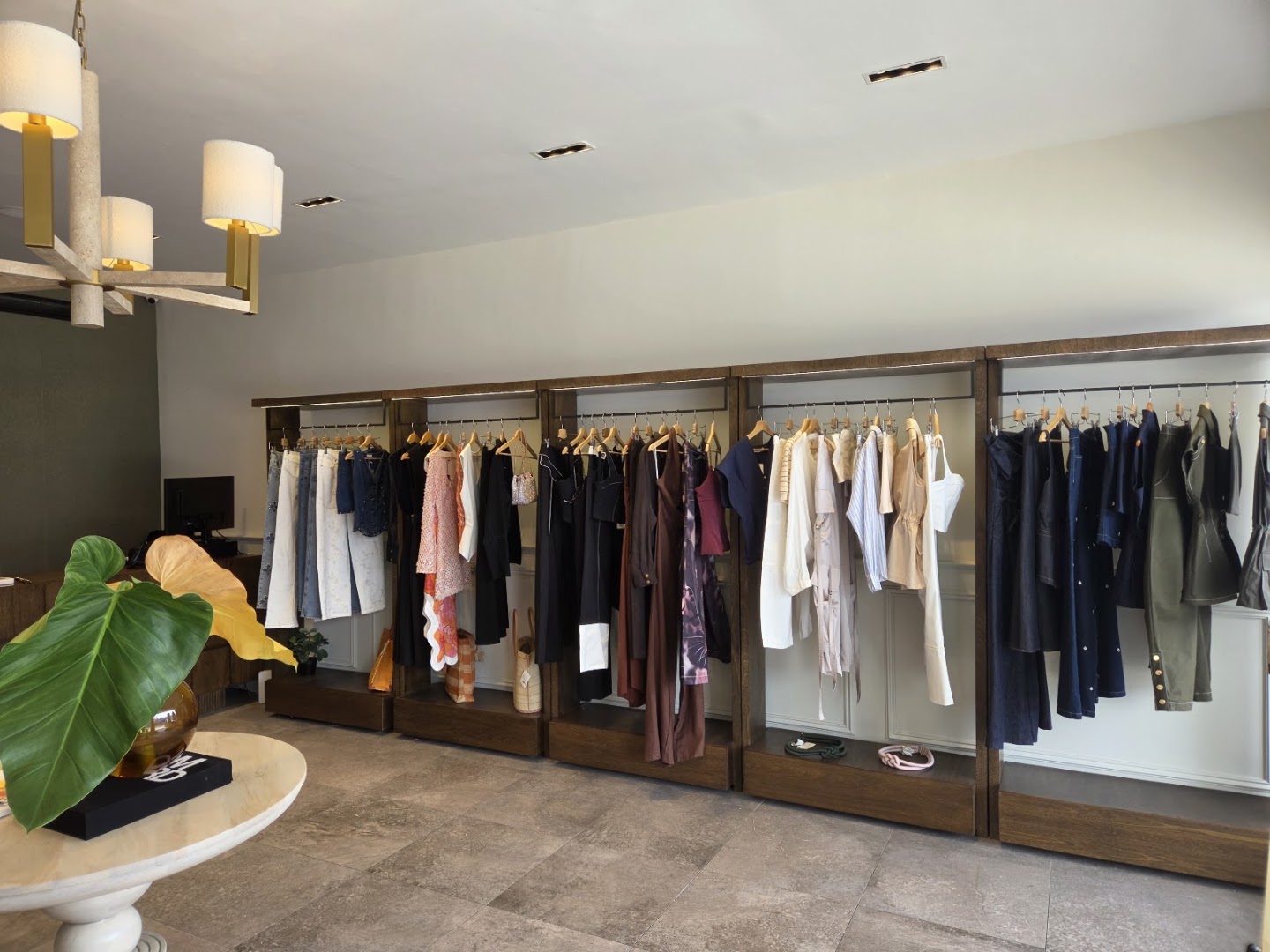 Pineapple Concepts: clear, professional shop interior photo