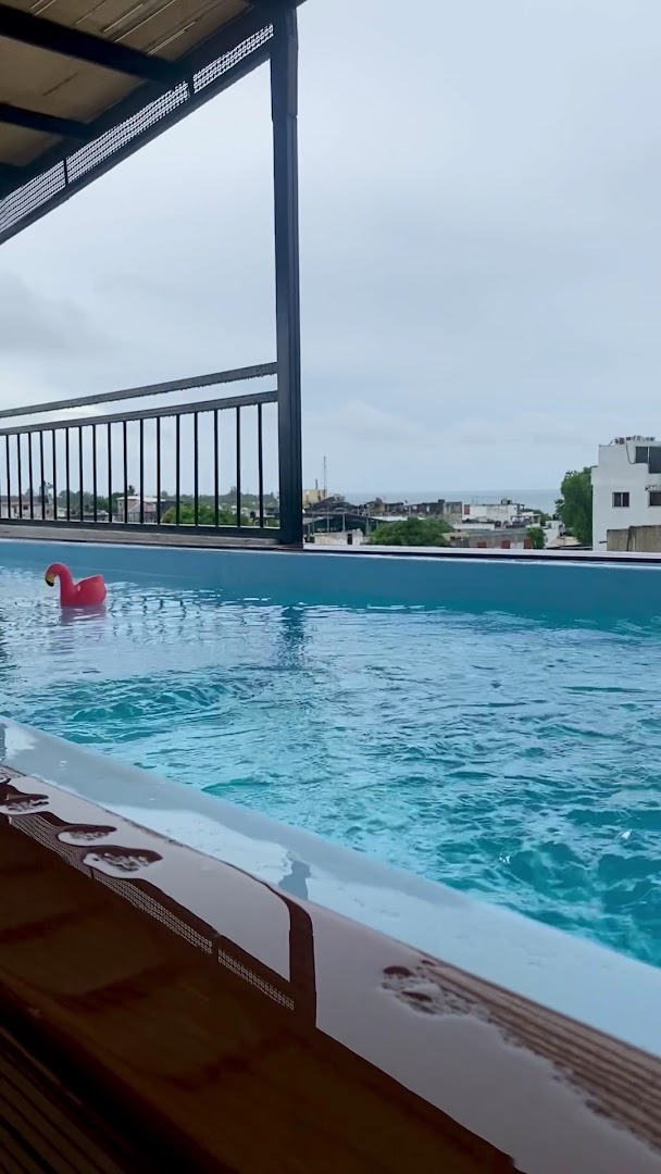 RIG Colonial Experience: attractive hotel pool and view