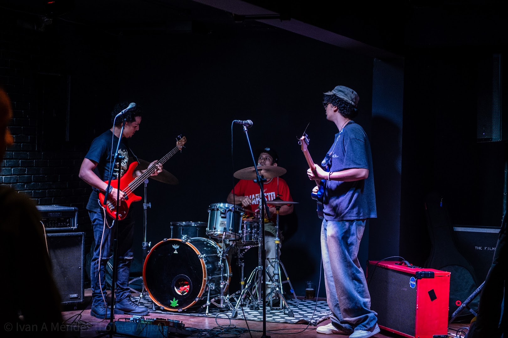 Room Bar República Brewing: live music venue atmosphere