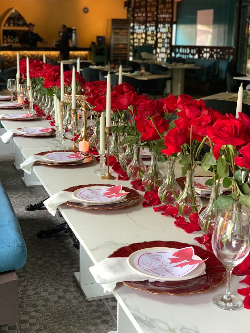 Rotana Restaurant Lounge: beautifully decorated restaurant table setting