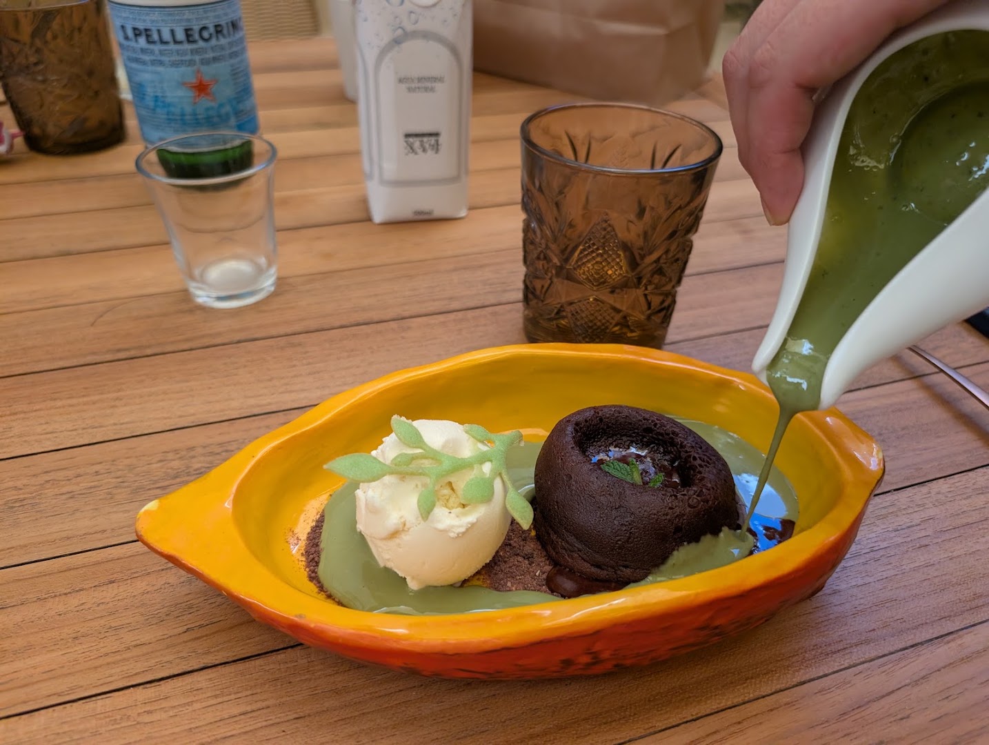 Zola: appetizing food presentation and action