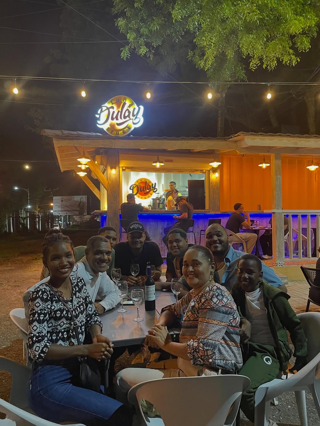 Dulay Food Truck: inviting atmosphere with happy customers