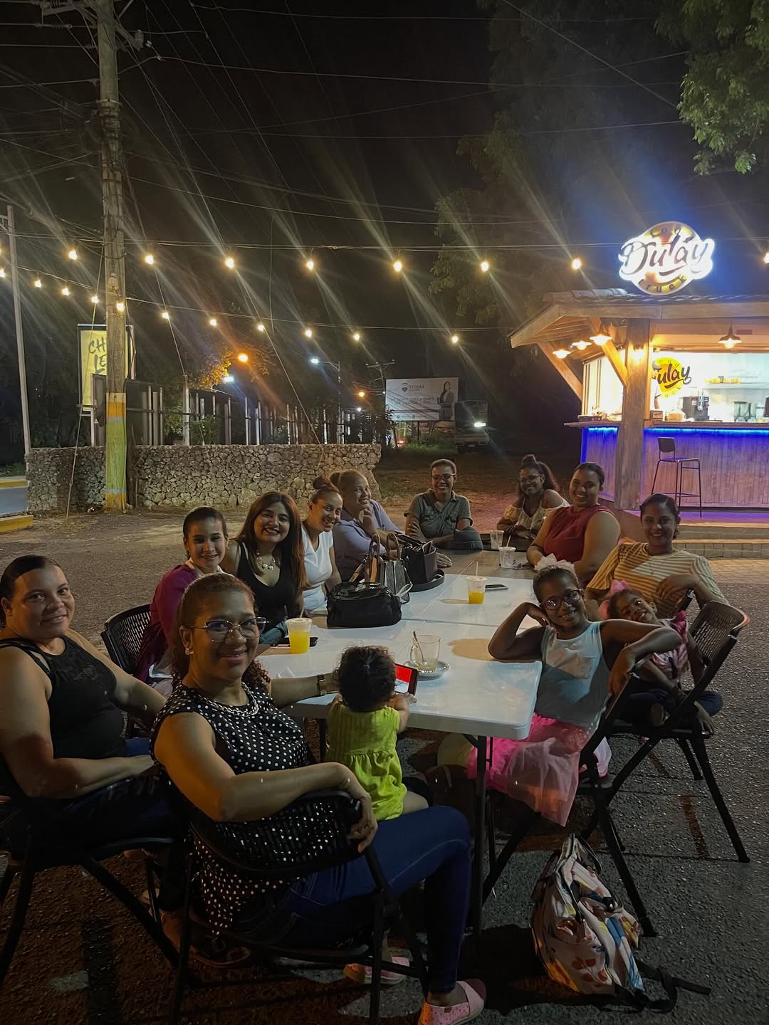 Dulay Food Truck: happy customers and atmosphere