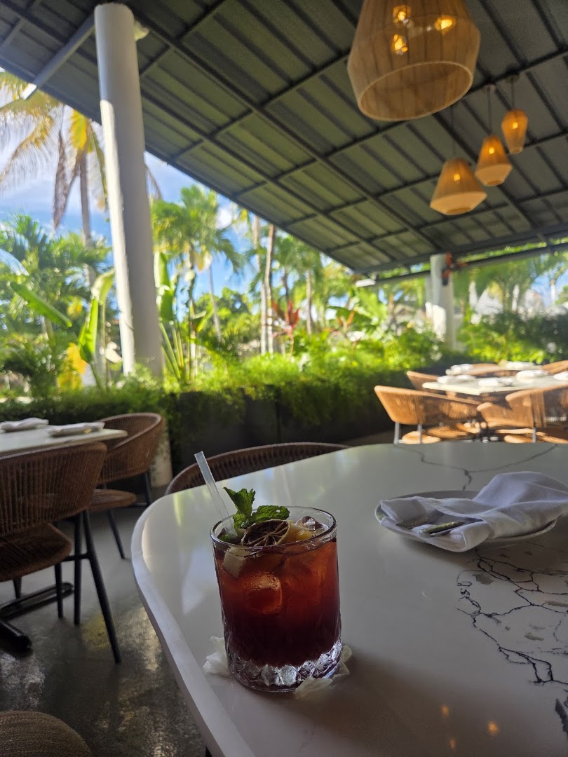 El Carnaval Restaurant and Lounge: inviting atmosphere and quality drink