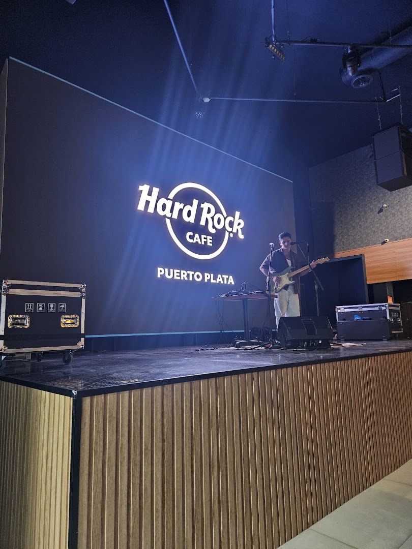 Hard Rock Cafe Puerto Plata: venue atmosphere and performance