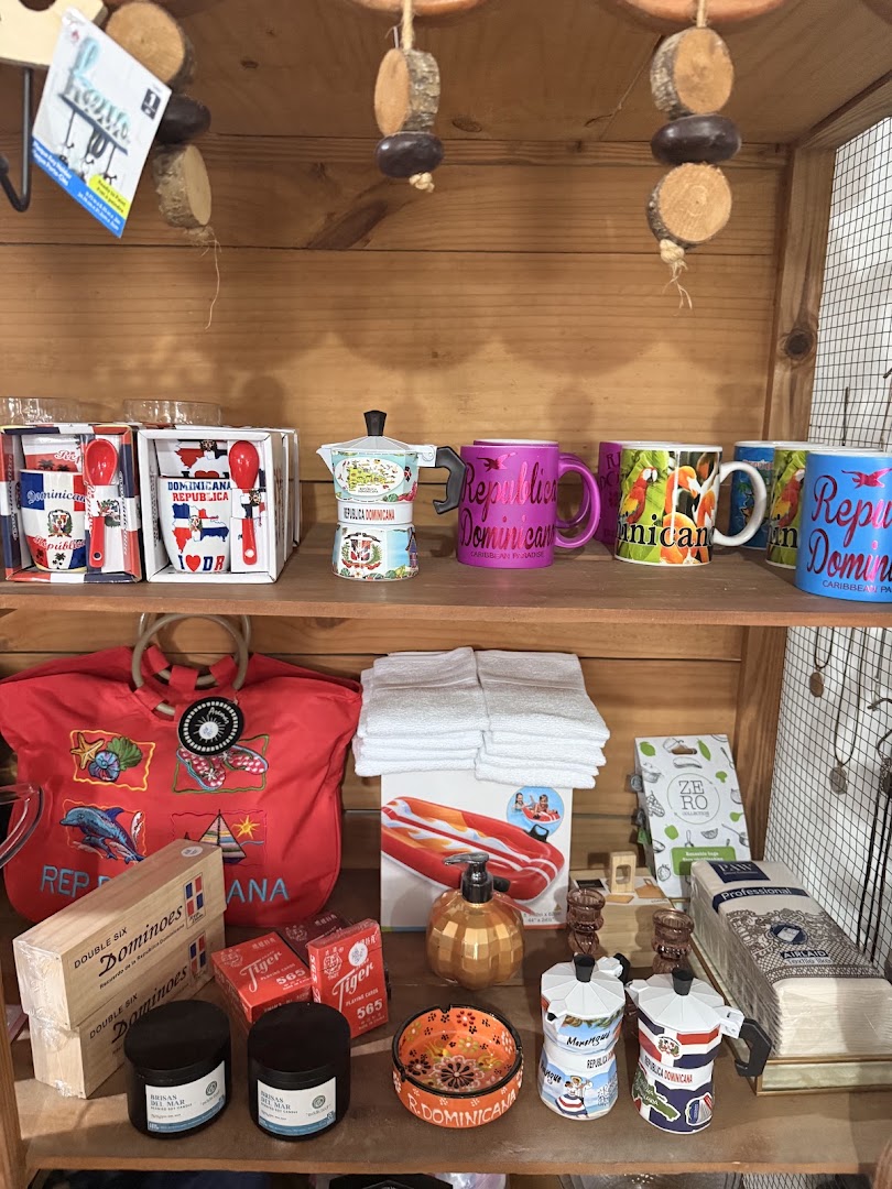 Season's Basics: clear display of shop products