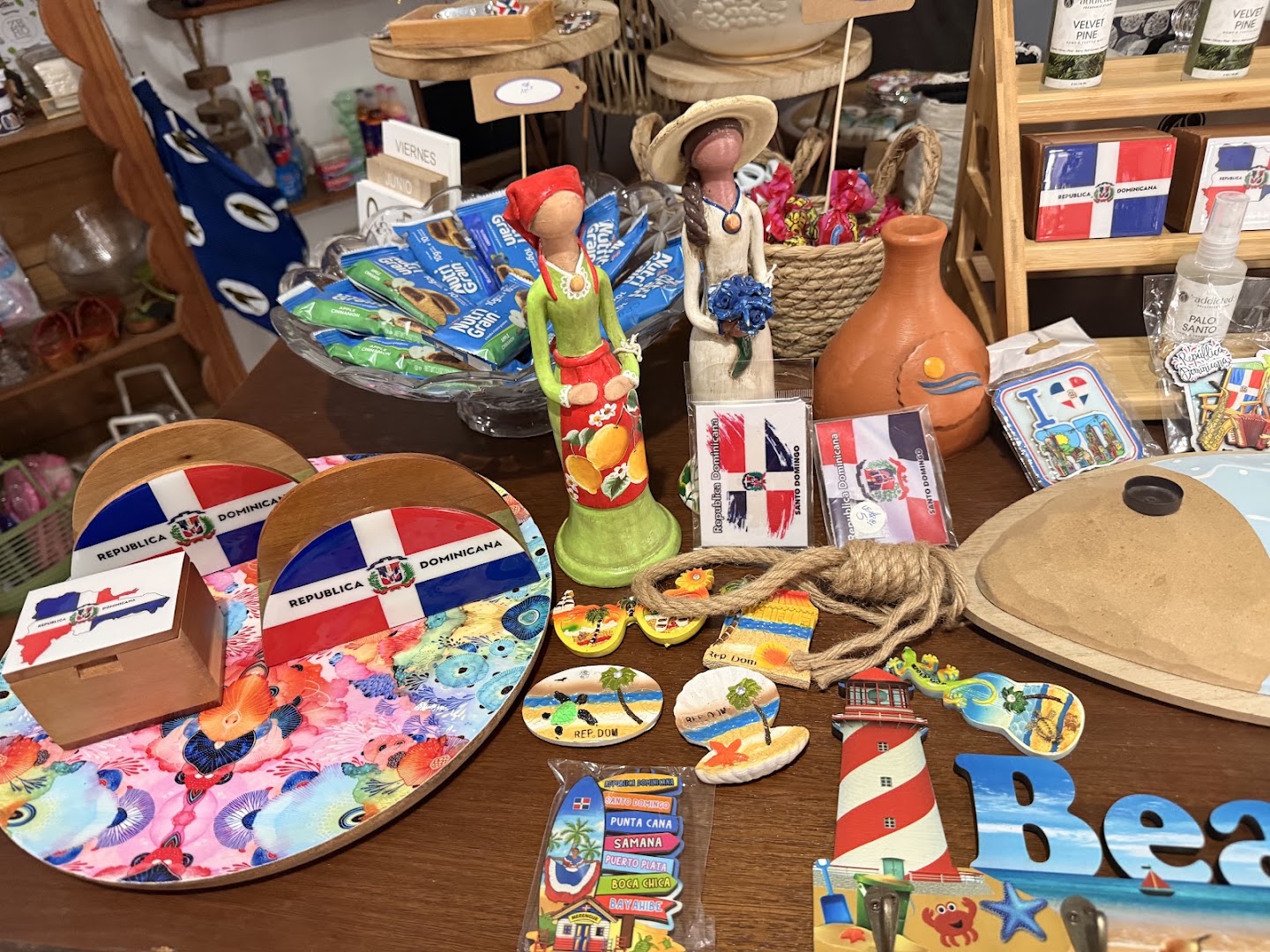 Season's Basics: clear display of shop products
