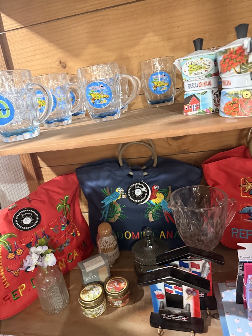 Season's Basics: clear display of shop products