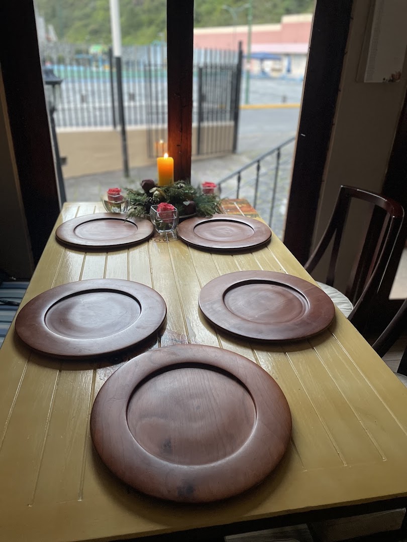 Bonkers Café: inviting and professional table setting