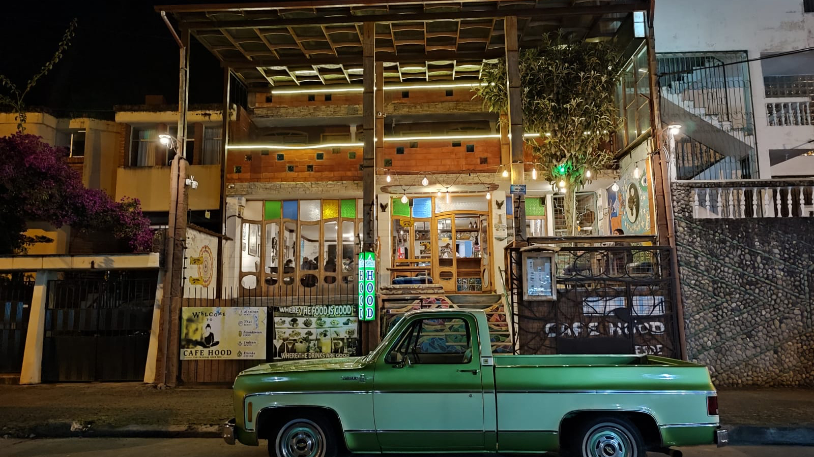Café Hood: attractive exterior shot at night