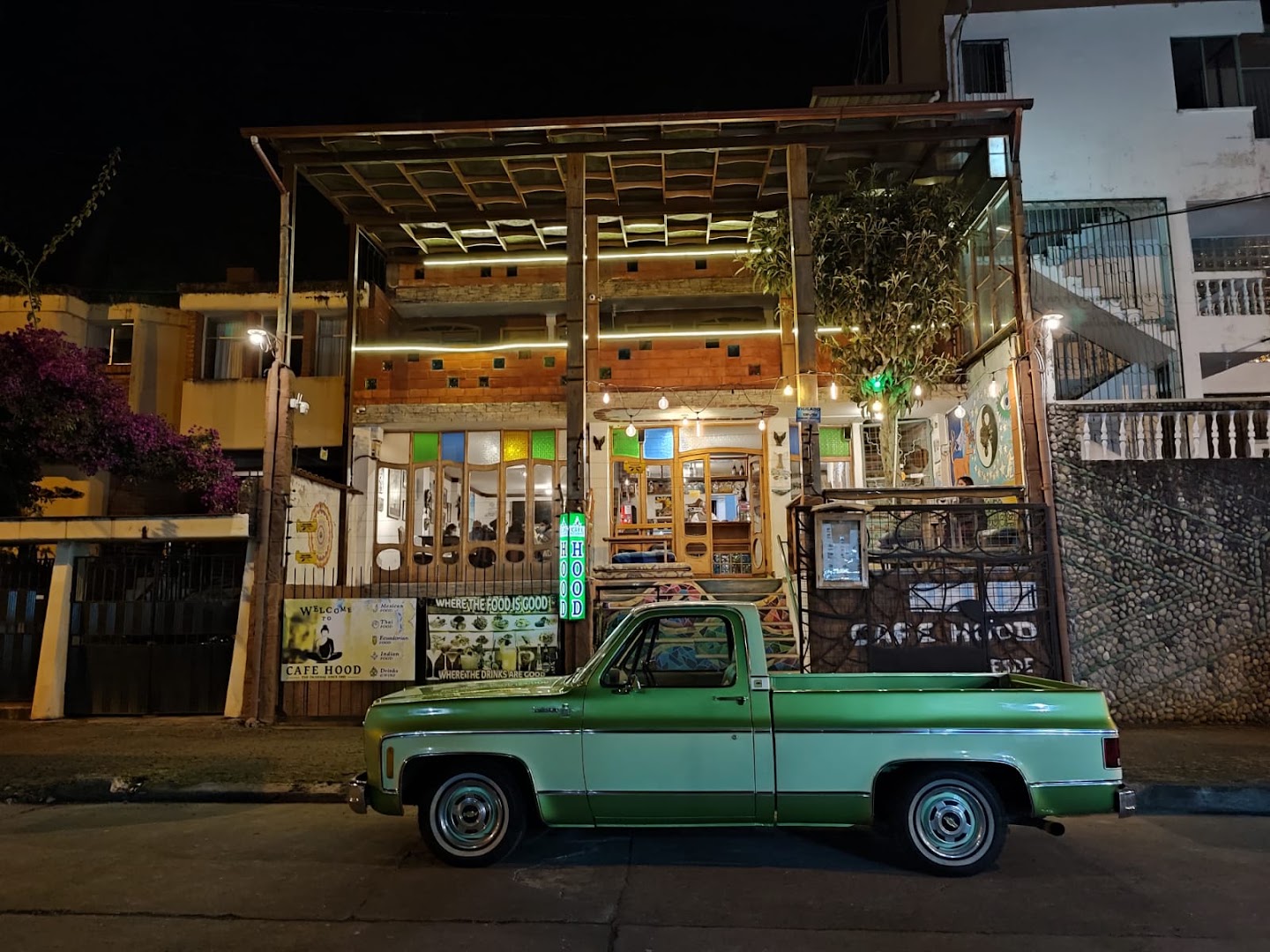 Café Hood: attractive exterior shot at night