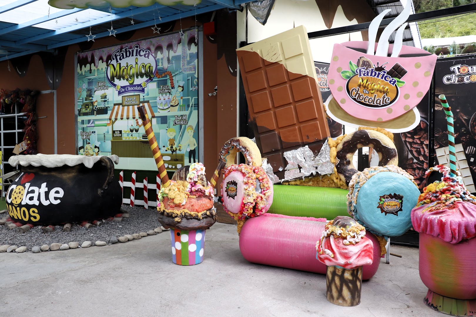 Fábrica Mágica de Chocolate: shop storefront and decor