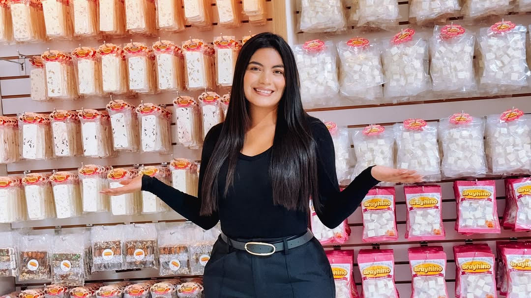 Fábrica Temática de Turrones Brayhino: professional photo showing shop products