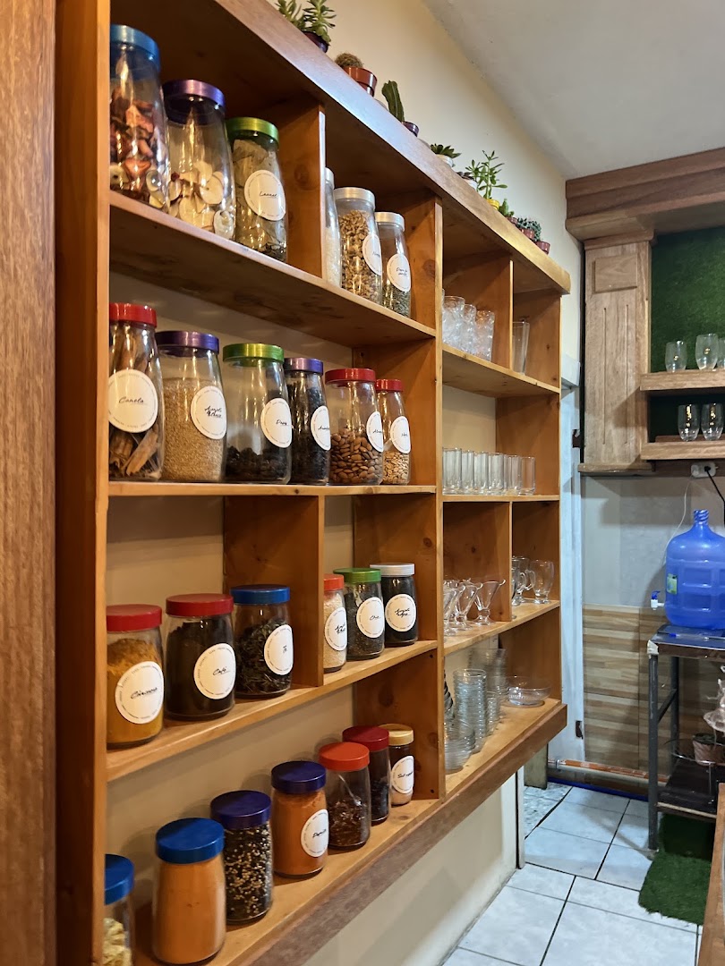 Más Vida Restaurante Vegetariano: restaurant interior and ingredients