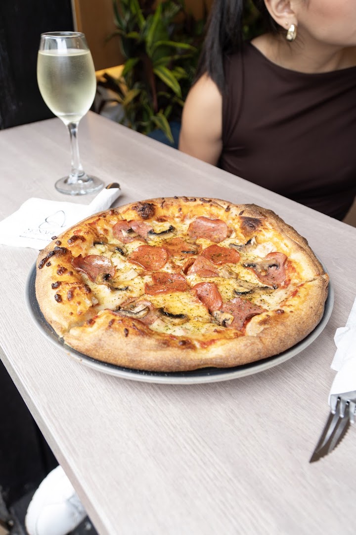 Monarca Restaurante Pizzería: appetizing food photo with atmosphere