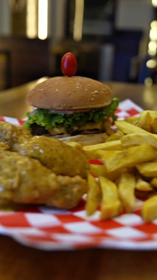 Rooster: appetizing food photography