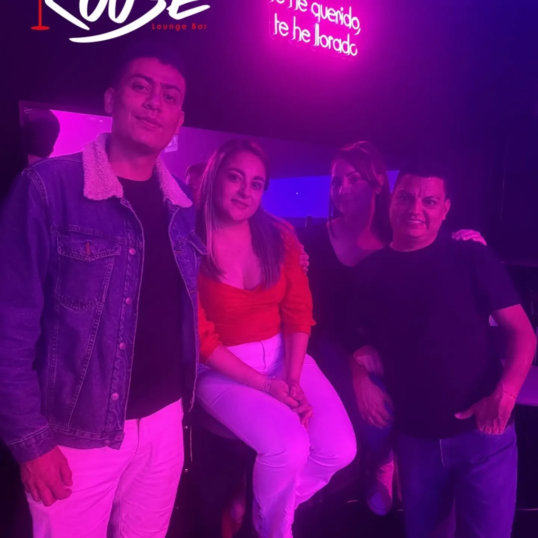 Rouse Lounge Bar: patrons enjoying the venue