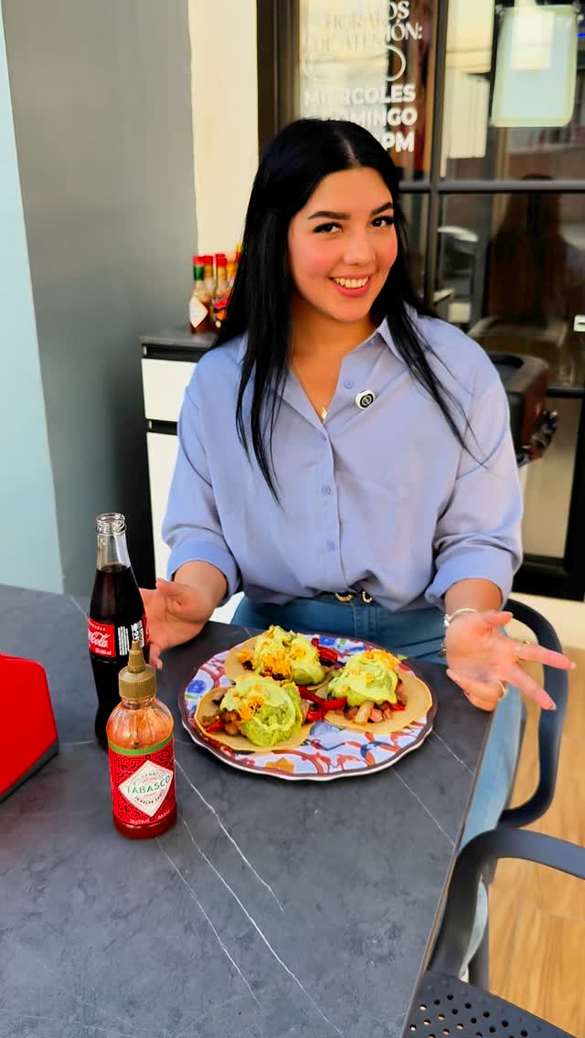 La Chancha: clear photo of customer dining