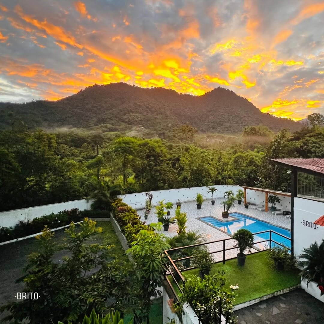 Brito Restaurante: beautiful atmosphere and scenic view