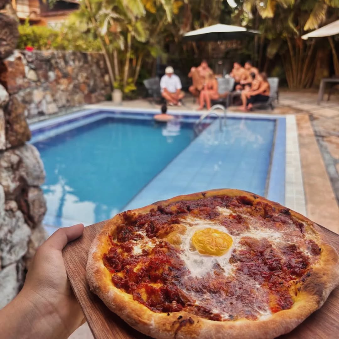 Ezzio's Pizza: appetizing food with nice atmosphere