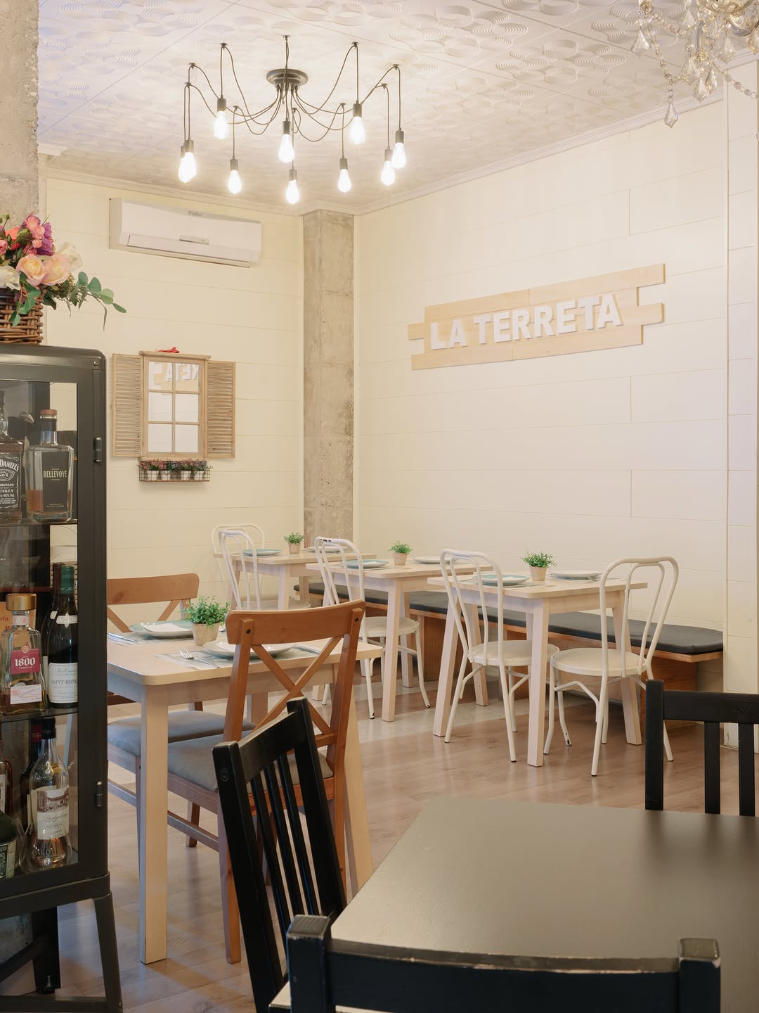 La Terreta: clear, professional interior restaurant shot