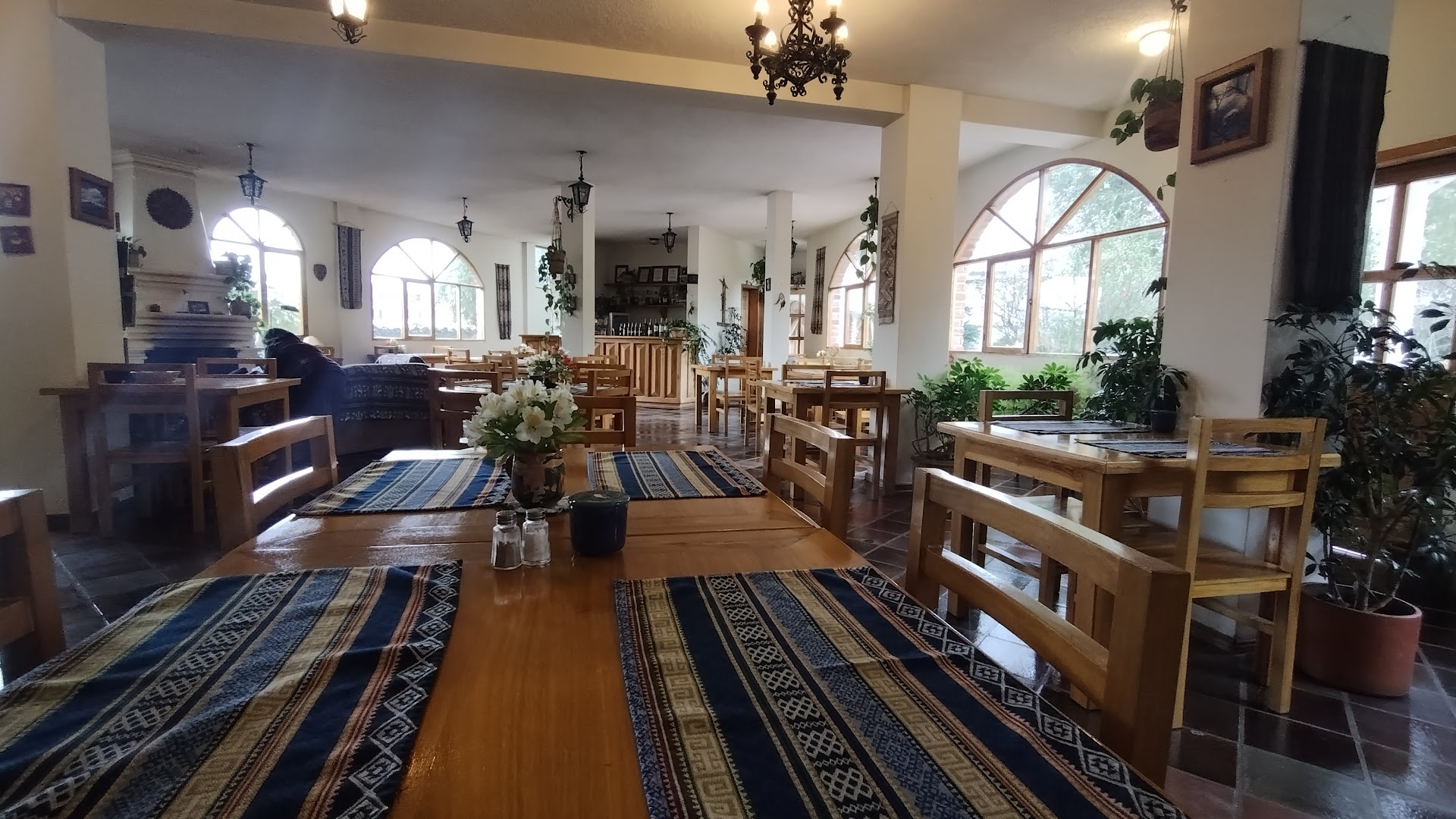 Cafe Pachamama: clear, inviting interior atmosphere