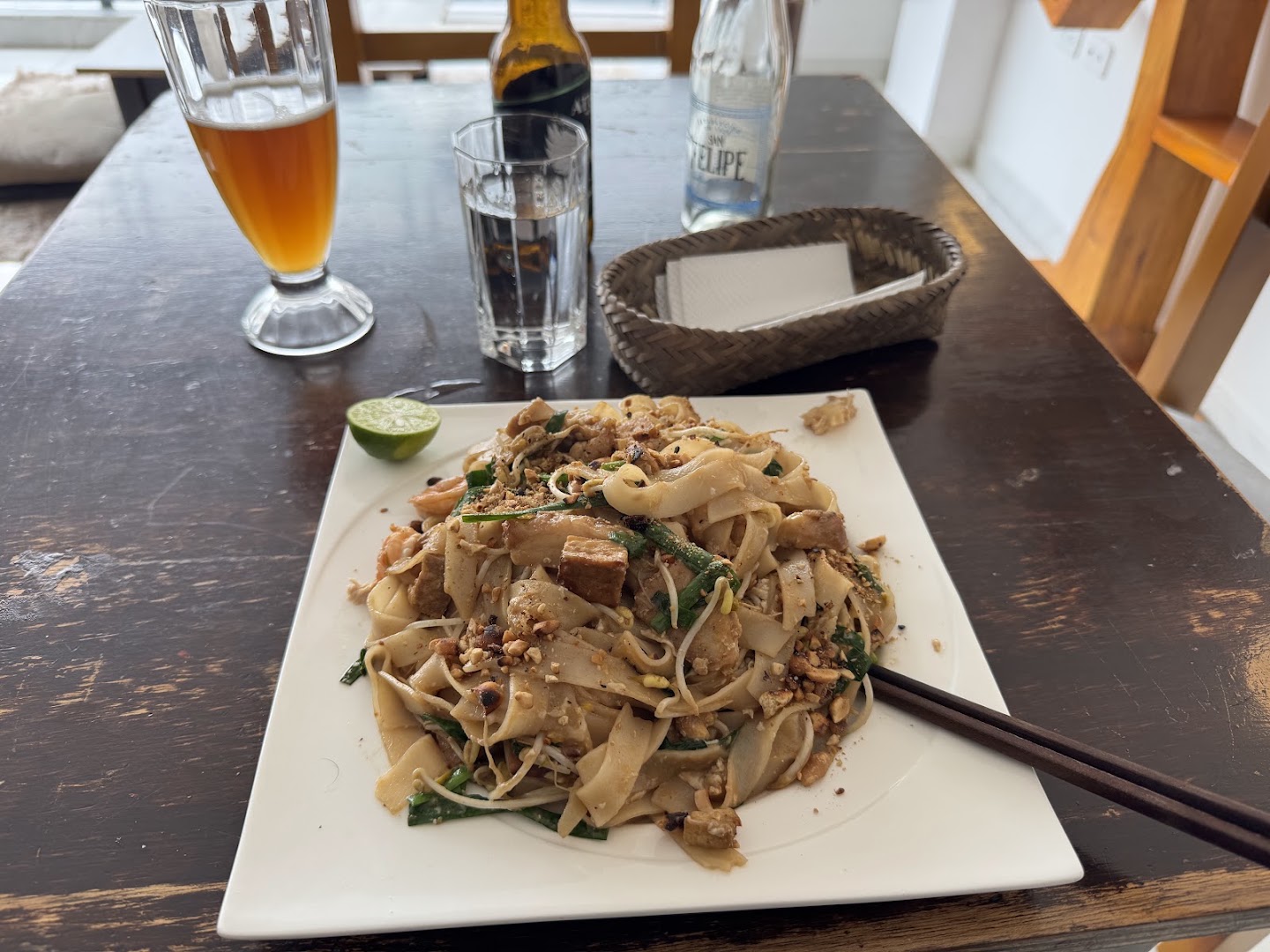 Ganbaru Restaurant: appetizing food photo at table