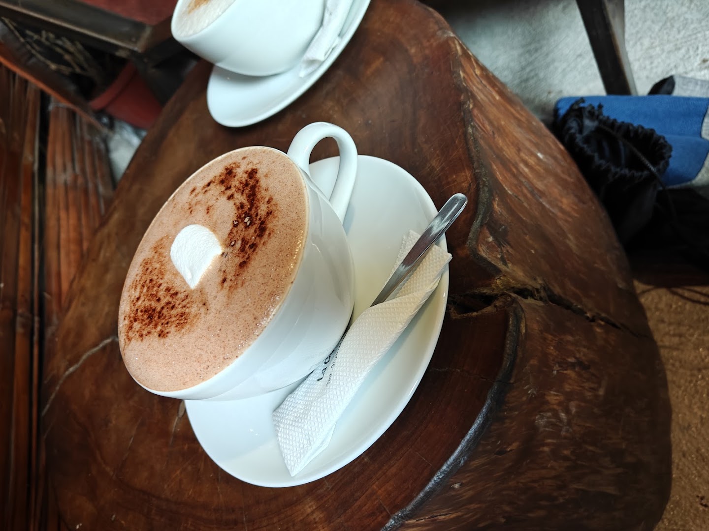 La Cosecha Coffee & Bakery: appetizing photo of coffee drinks