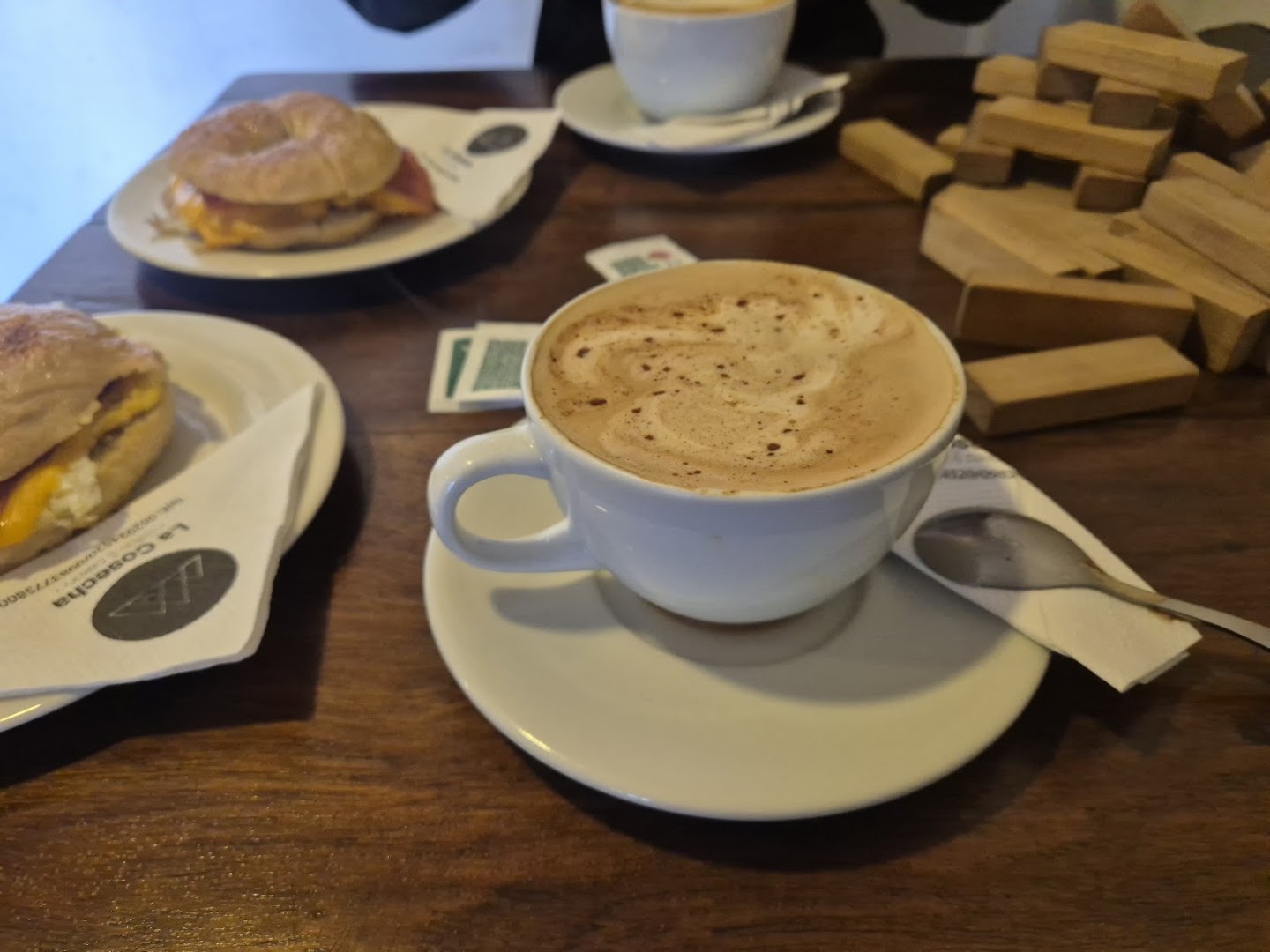 La Cosecha Coffee & Bakery: appetizing coffee and breakfast food