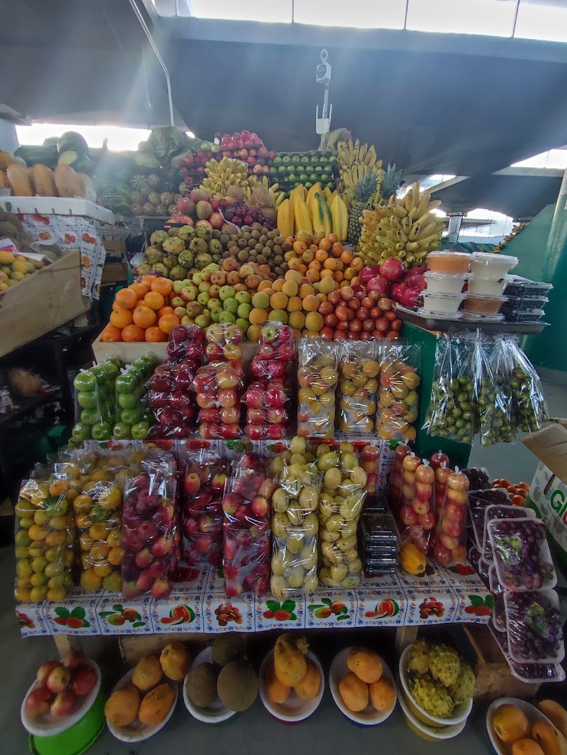 Mercado Municipal 24 de Mayo: vibrant display of fresh produce
